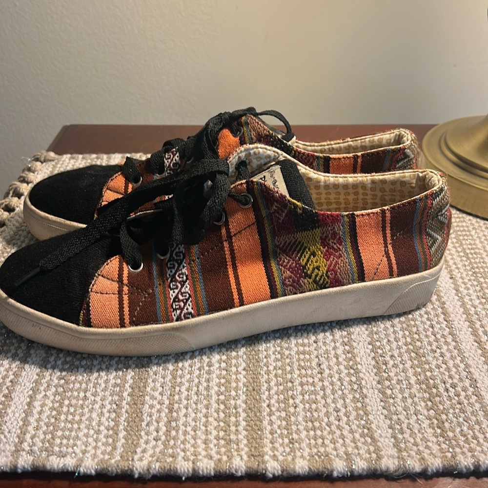 Phuyupata Unisex Handmade Shoes Men’s 8 Women’s 10
